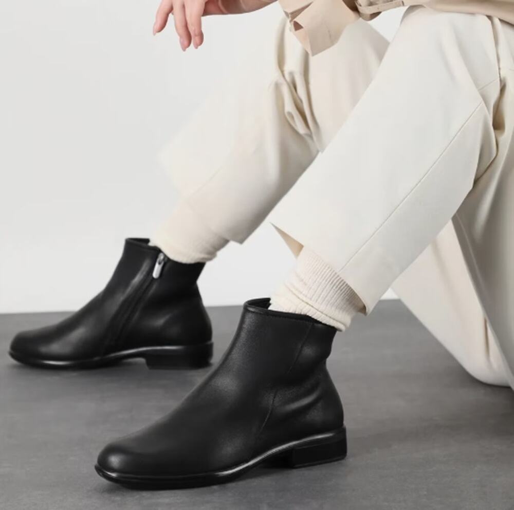 Naot Womens Norther Ankle Bootie US 8 EU 39 Black Leather Water Resistant NWOB